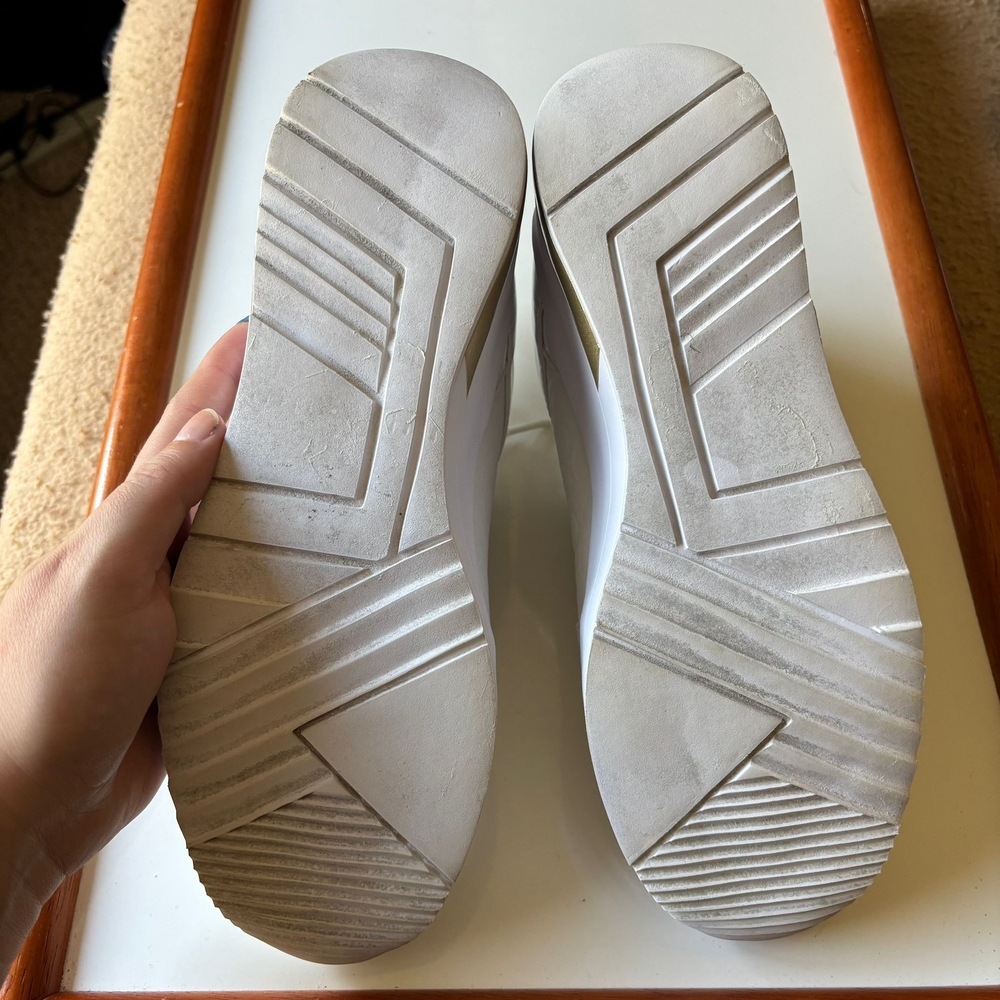 Guess White Sneakers with Gold Details - Picture 5 of 7